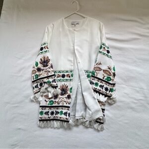 Embroidered White Cardigan with Floral Patterns